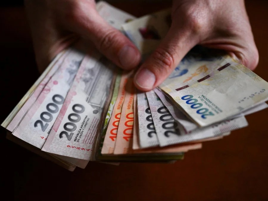 Inflação argentina cai pela primeira vez em 11 meses