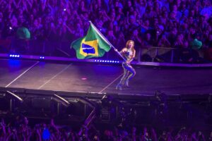 Ocorrências em Copacabana com show de Shakira são metade do registrado com Lady Gaga