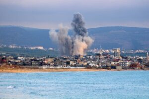 Israel ataca capital Beirute após matar ao menos 12 em operações no sul do Líbano
