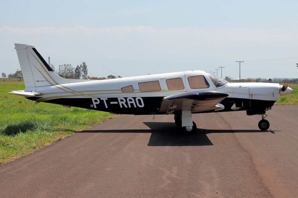Avião que caiu em BH é modelo da Embraer fabricado em 1979 e comum na aviação privada