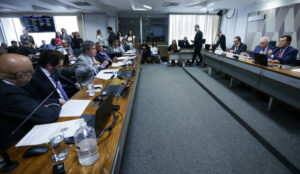 CCJ retoma debate sobre redução da maioridade penal