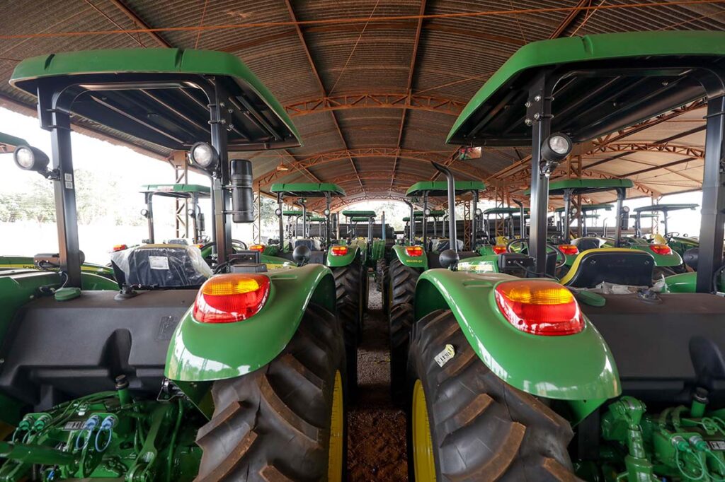 GDF investe R$ 6 milhões e cede máquinas agrícolas a associações rurais