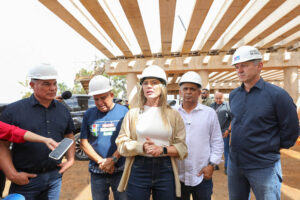 Celina Leão acompanha obras de viaduto em Planaltina