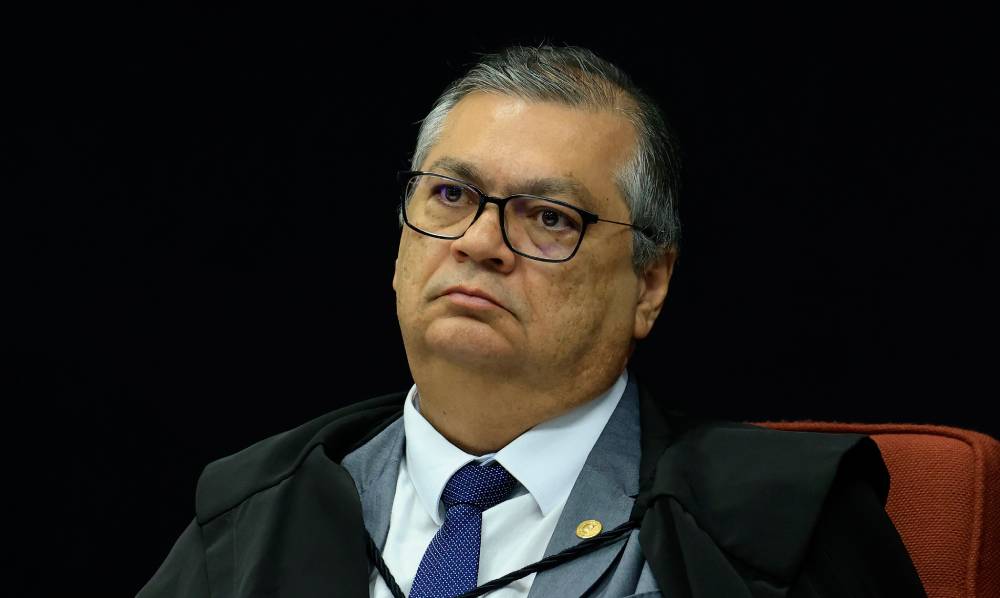 Dino pede vista e trava discussão sobre royalties de petróleo no STF