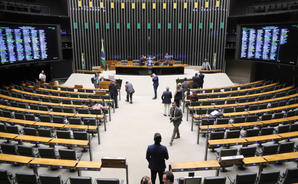 Parecer do PLP dos combustíveis é protocolado na Câmara e deve ser votado amanhã, 27