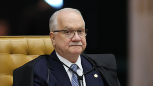 ‘O que se paga com dinheiro público não pode se esconder em múltiplas folhas’, diz Fachin