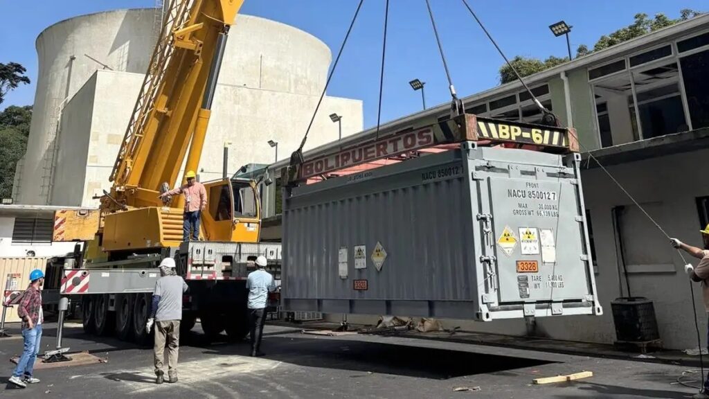 EUA anuncia que concluiu extração de urânio enriquecido de reator nuclear venezuelano