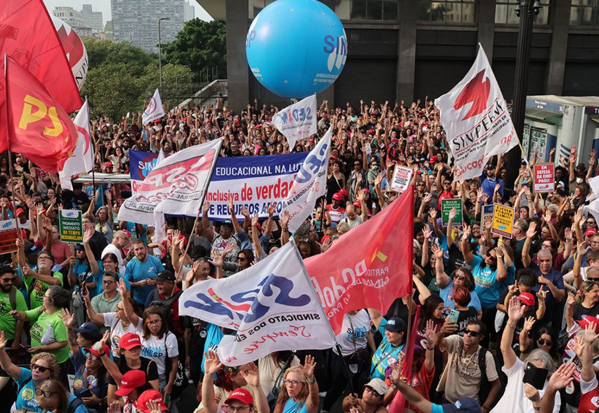 Em greve, trabalhadores da educação rejeitam proposta de Nunes e fazem ato em SP