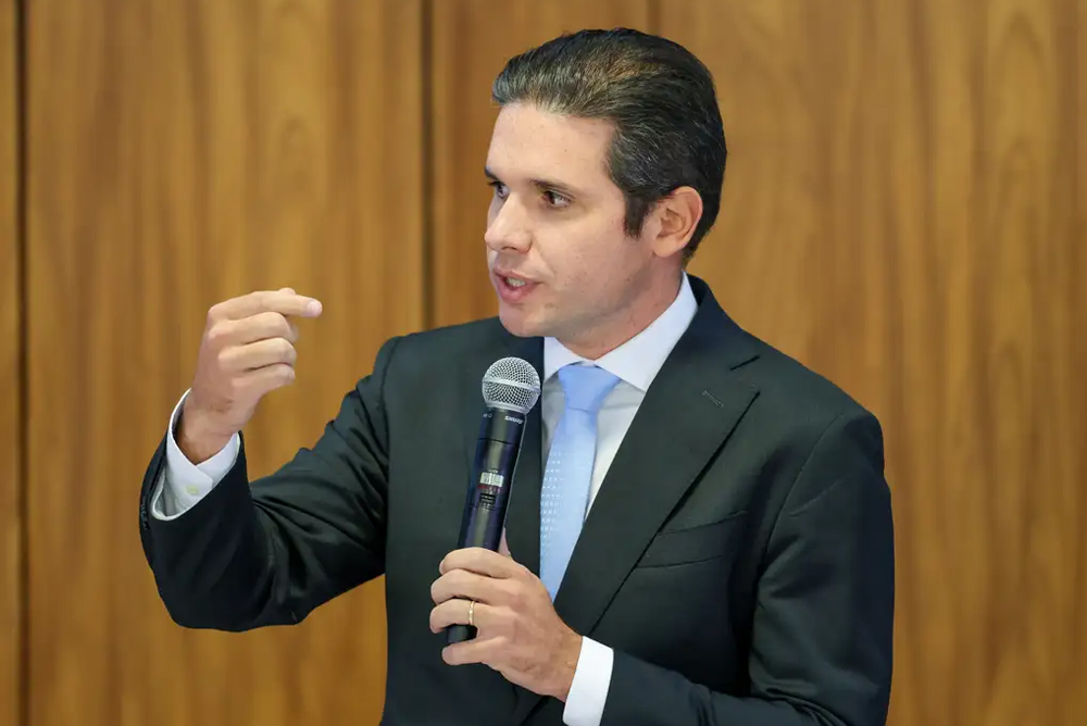Câmara: Hugo Motta defende fim da escala 6×1 e fala em texto de convergência sobre o tema