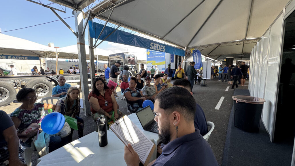 Sedes-DF leva assistência social e Cartão Prato Cheio a Samambaia