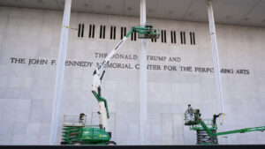 Justiça manda retirar nome de Trump do Kennedy Center