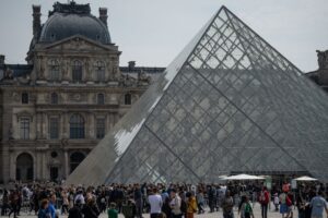 Roubo no Museu do Louvre em Paris será levado às telas
