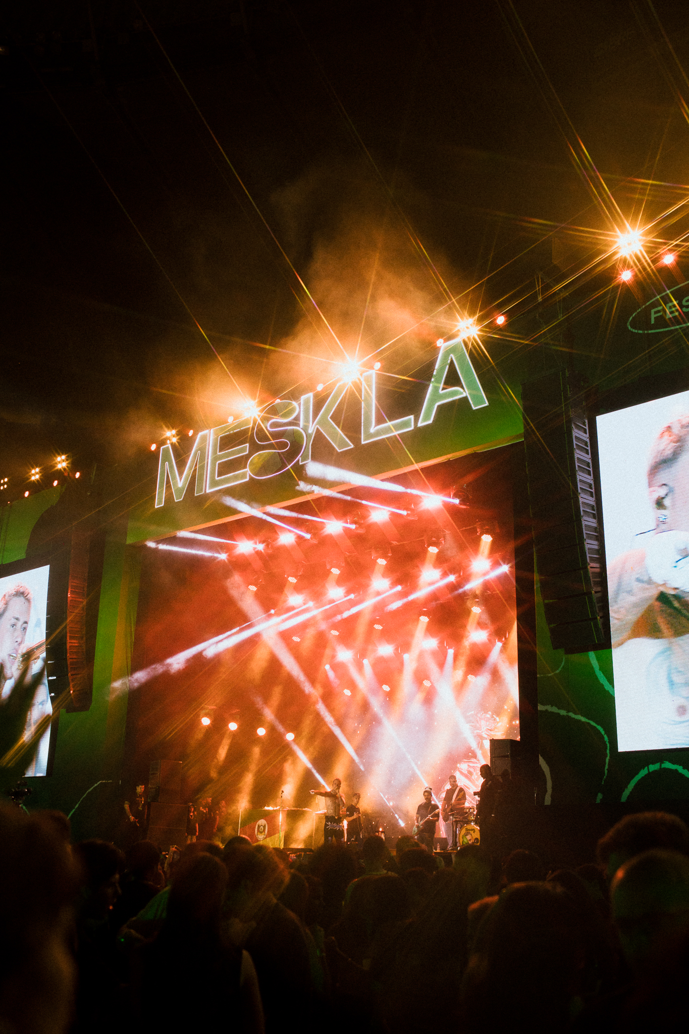 Editais abrem 100 vagas para ambulantes nos festivais Meskla e Porão do Rock