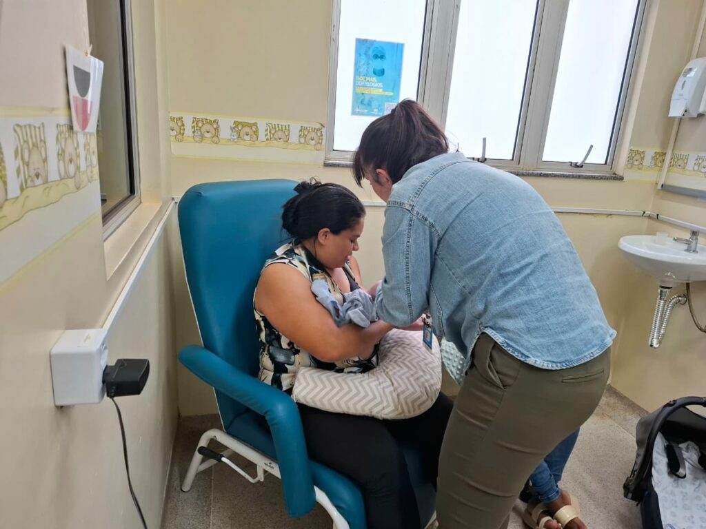 Hospital de Santa Maria apoia mães na amamentação com orientações especializadas