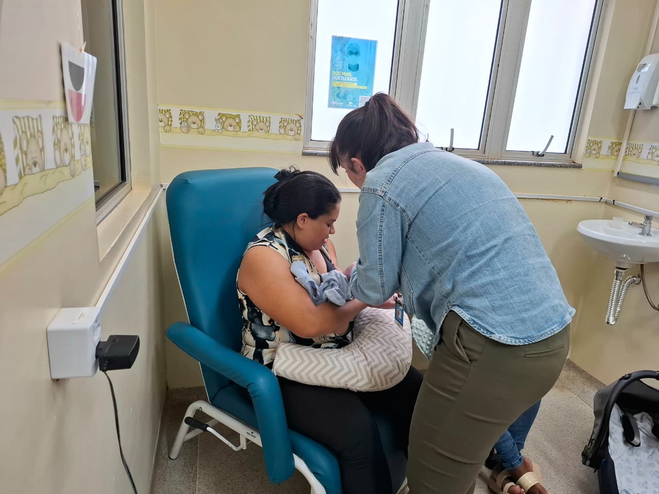 Hospital de Santa Maria apoia mães na amamentação com orientações especializadas