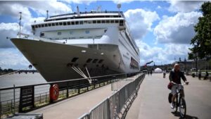 França coloca navio com 1,7 mil pessoas a bordo em quarentena após morte de passageiro