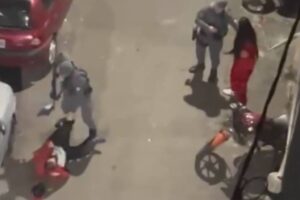 PM agride homem rendido durante abordagem em favela de São Paulo