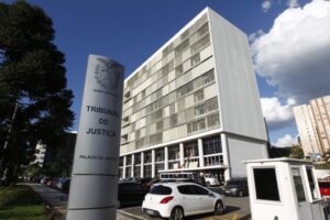 TJ do Paraná recua após instituir penduricalho de até R$ 12 mil para supervisão de estagiários