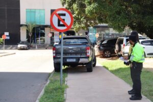 Detran-DF flagra 64 infrações em vagas especiais em Águas Claras