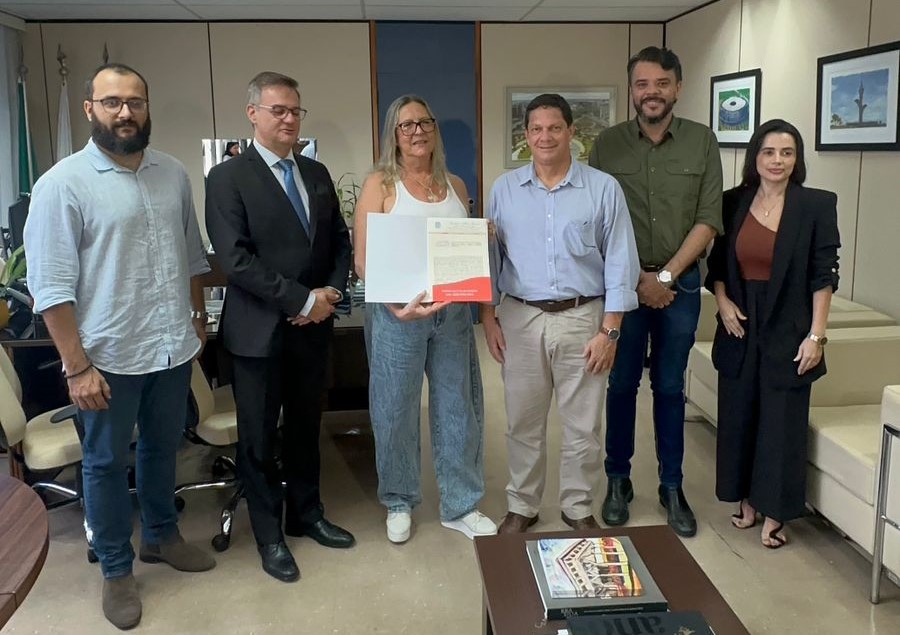 Terracap entrega novas escrituras a moradores de Vicente Pires