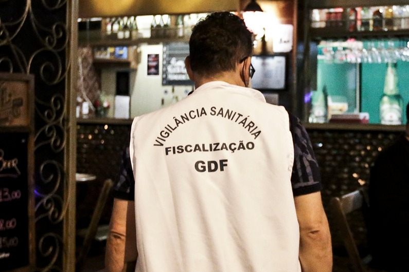 Vigilância Sanitária do DF apreende 376 kg de alimentos impróprios para Dia das Mães