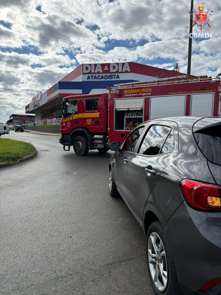 Colisão entre carro e patinete deixa homem ferido em Ceilândia