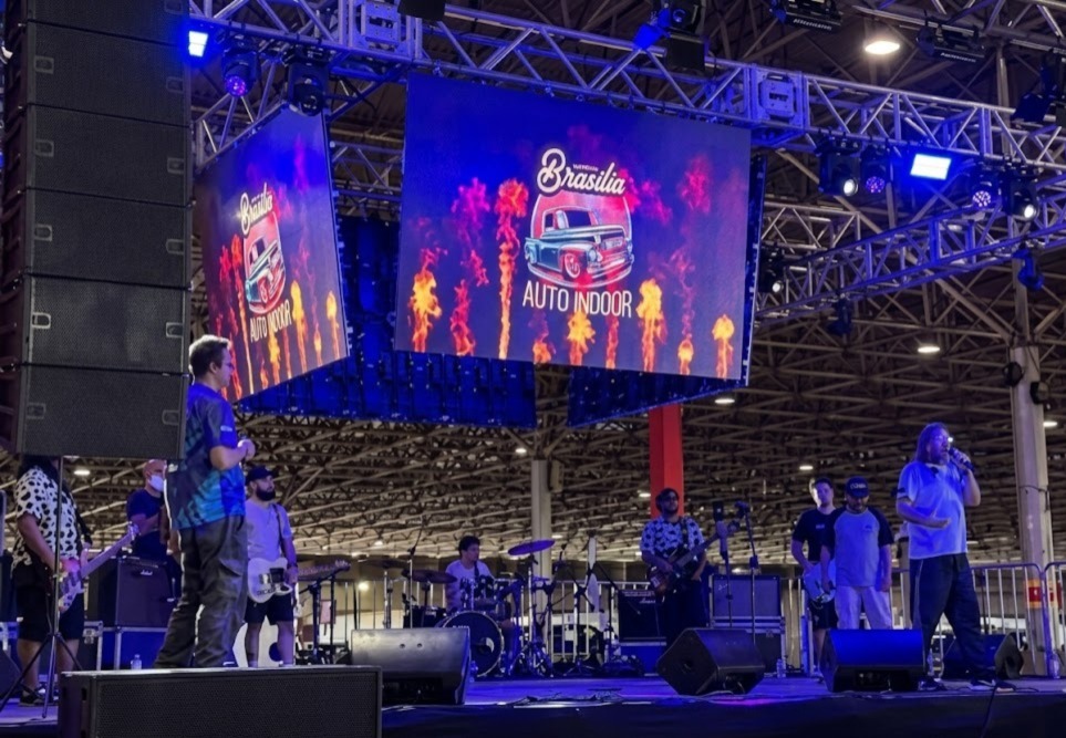 Bandas de rock do DF são retiradas do palco em evento de carros antigos