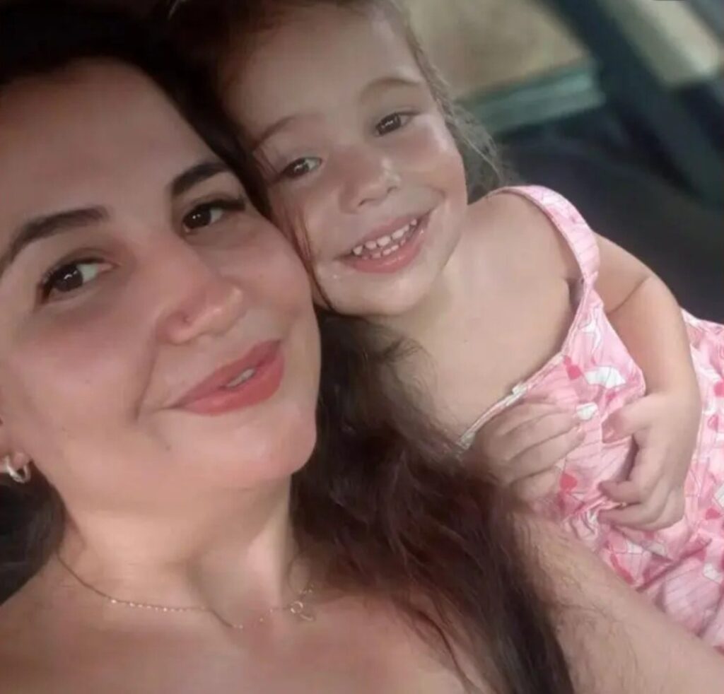 Mãe e filha de 3 anos são achadas mortas em carro submerso em rio do PR