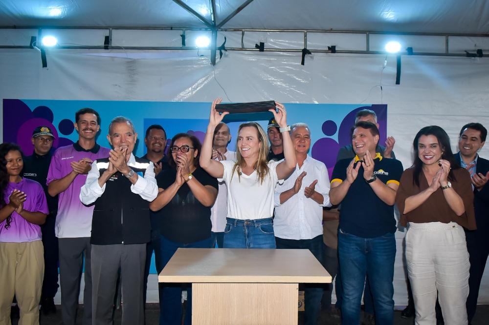 Governadora Celina Leão inaugura iluminação LED em quadra de tênis no Riacho Fundo II
