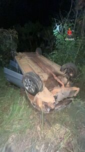Motorista fica ferido após capotamento em Sobradinho