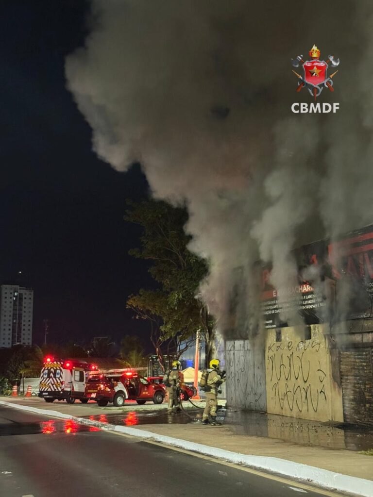 Incêndio atinge borracharia no Guará e mobiliza cinco viaturas do Corpo de Bombeiros