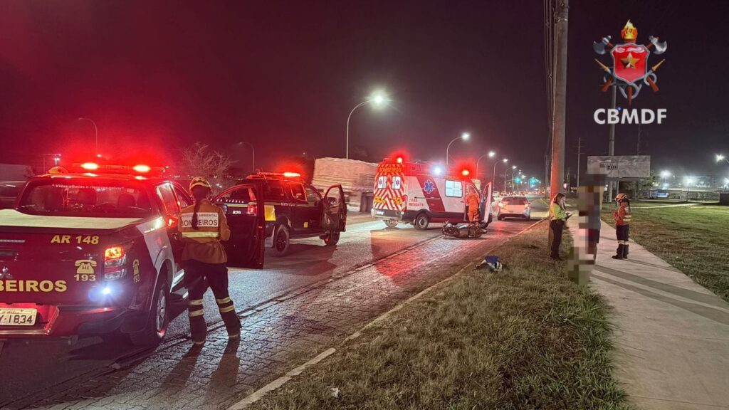 Colisão entre carro e moto mobiliza bombeiros na DF-001, Riacho Fundo II