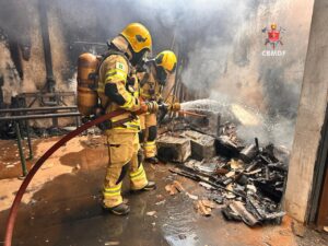 Incêndio atinge marcenaria dentro de residência em Brazlândia