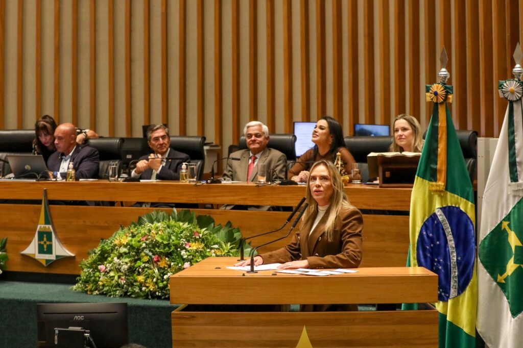 Celina Leão participa da posse de Reinaldo Rossano na DPDF