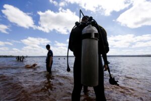 PMDF apreende embarcação superlotada durante fiscalização no Lago Paranoá