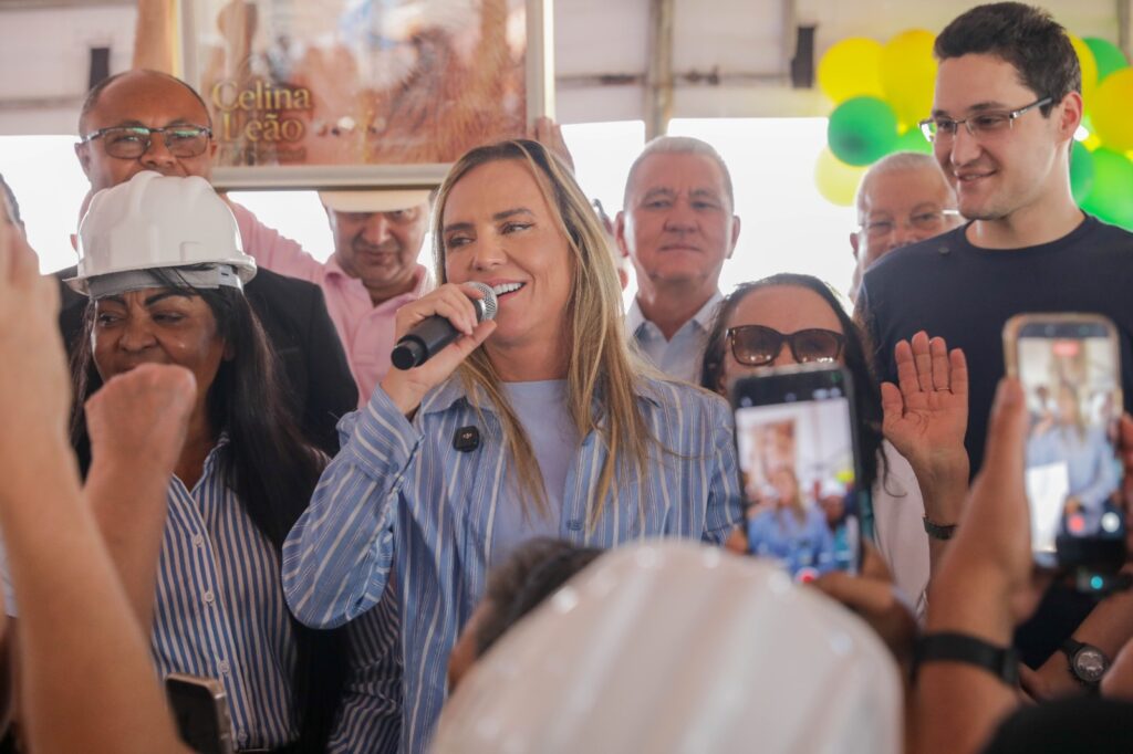 Celina Leão visita obras de residencial em Samambaia