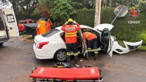 Homem é levado ao hospital após acidente no Lago Sul