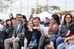 Celebração de Pentecostes reúne milhares de fiéis no Taguaparque, no DF