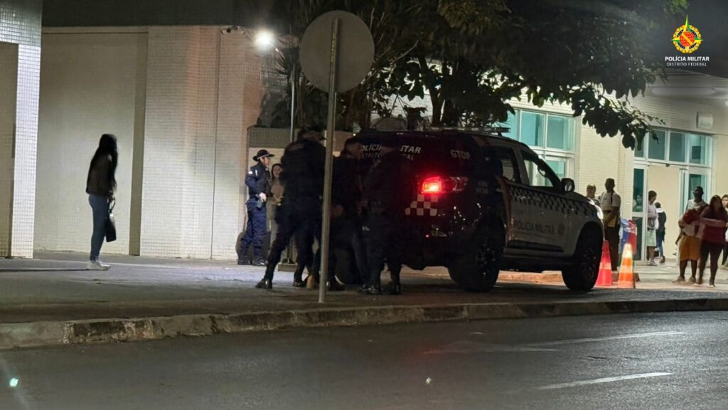 Homem é preso após sequestrar ex-companheira e ameaçar vítimas com arma no Gama