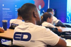 Projeto Escola Digital é encerrado com foco em inclusão digital no DF