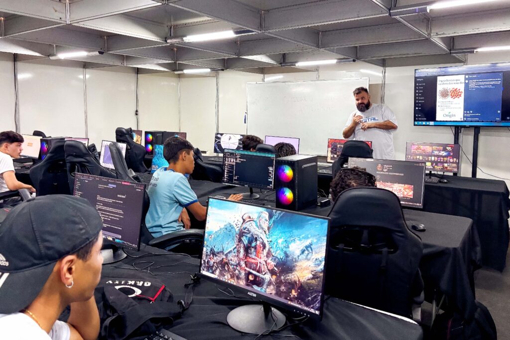 Programa Pró-Jovem Digital certifica 224 alunos de Ceilândia e Taguatinga