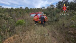 Motociclista é resgatado após acidente em trilha no Paranoá