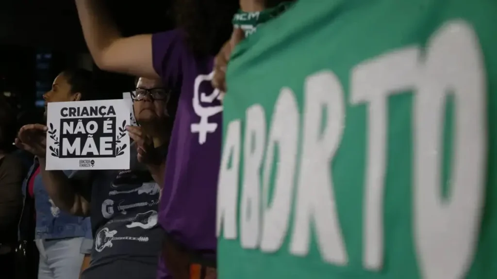 Câmara de Goiânia aprova proibição de cartazes pró-aborto em hospitais, igrejas e escolas