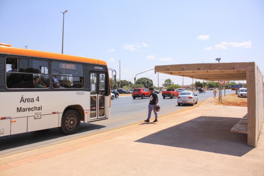 Semob-DF abre consulta pública para modernizar abrigos de ônibus