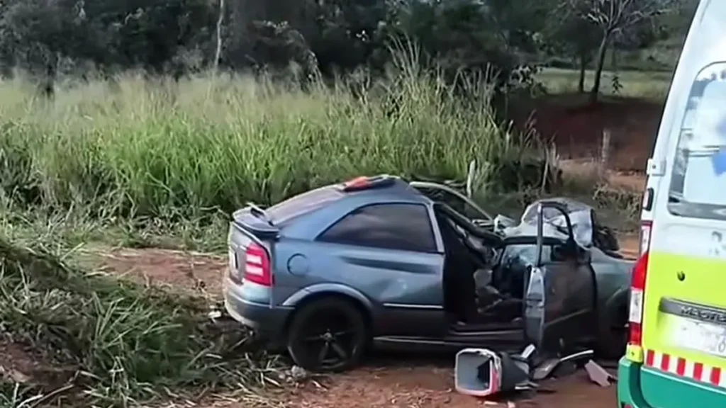 Servidores de concessionária e motorista morrem em acidente na BR 153