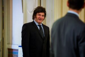 Argentina destinará parte das receitas das privatizações para modernizar Forças Armadas