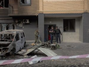 Intenso bombardeio russo em Kiev deixa 10 mortos e diminui esperanças de paz