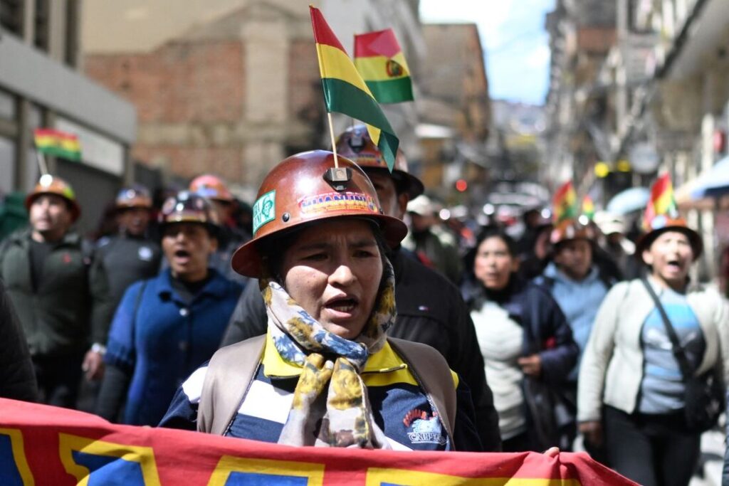 Milhares de trabalhadores tomam La Paz em protesto contra o governo da Bolívia