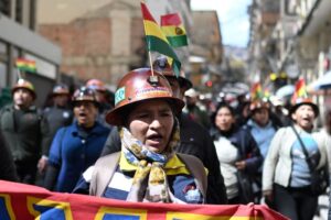 Milhares de trabalhadores tomam La Paz em protesto contra o governo da Bolívia