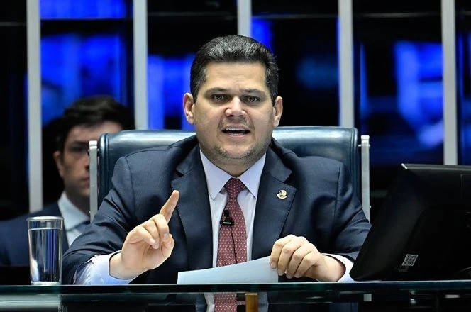 Alcolumbre e Fachin discutem remuneração da magistratura